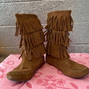 Fringe boots